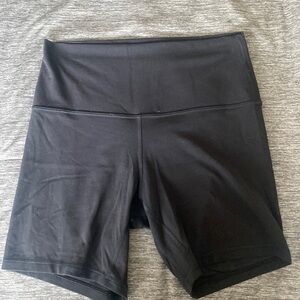 Lululemon Align High Rise short 6” Size 8 in black! NWOT
